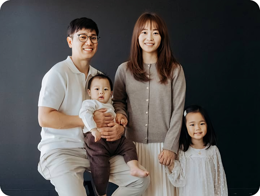 Elgin dentist Dr. Thomas Yun with his family